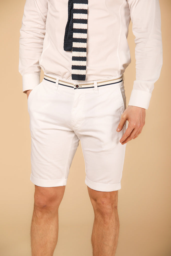 immagine 1 di bermuda chino uomo modello London Summer in bianco fit regular di Mason's