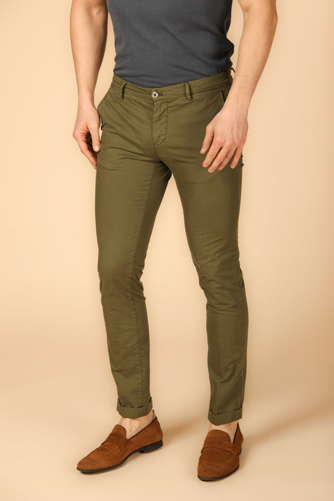 immagine 1 di pantalone chino uomo modello Milano Style in verde extra slim fit di Mason's
