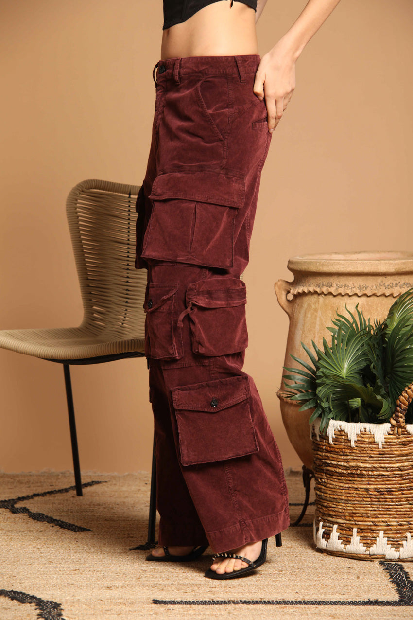 immagine 3 di pantalone cargo odnna, modello New Hunter, di colore bordeaux, fit straight di mason's