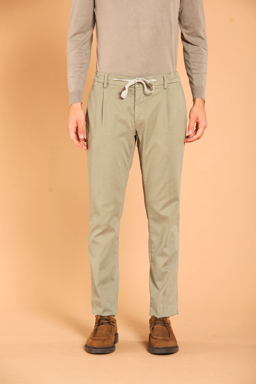 immagine 1 di pantalone chino uomo modello New York 1P City String, di colore verde, regular fit di mason's