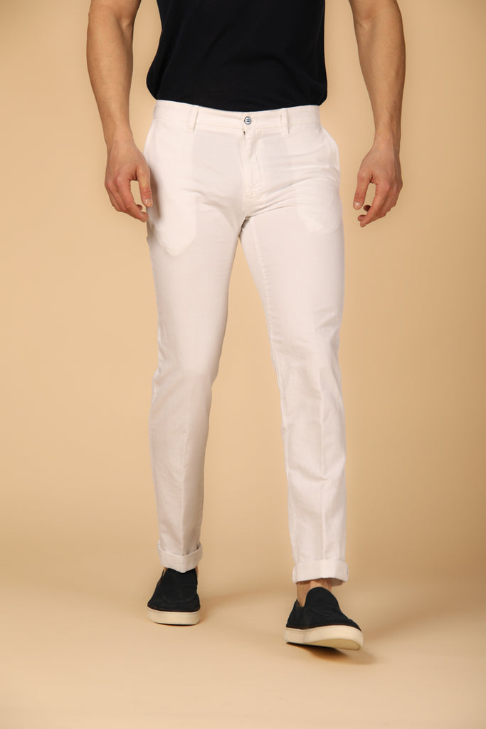 immagine 1 di pantalone chino uomo modello New York City color bianco regular fit di Mason's