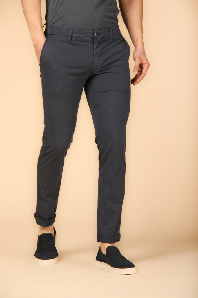immagine 1 di pantalone chino uomo modello New York City in blu navy regular fit di Mason's