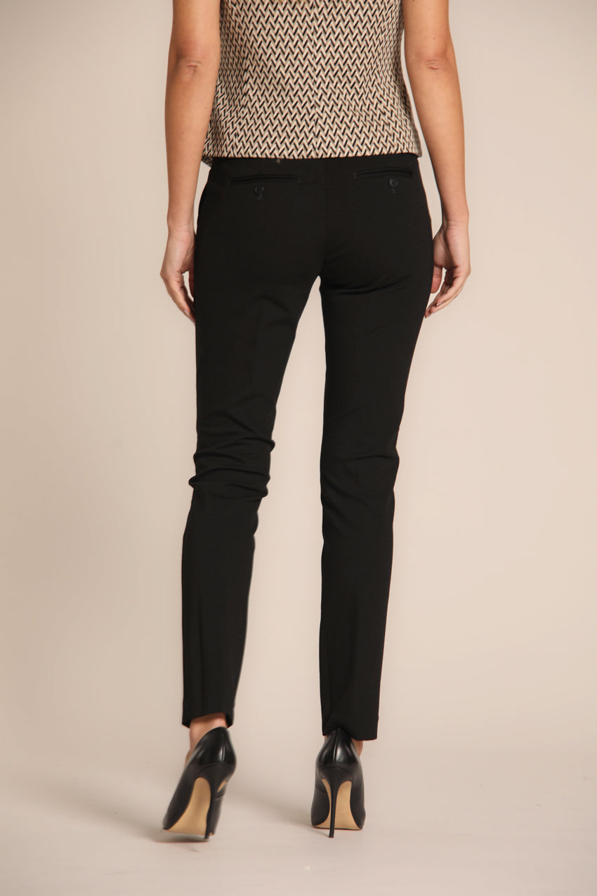 immagine 4 di pantalone chino donna, modello New York in jersey tecnico di colore nero, slim fit di Mason's