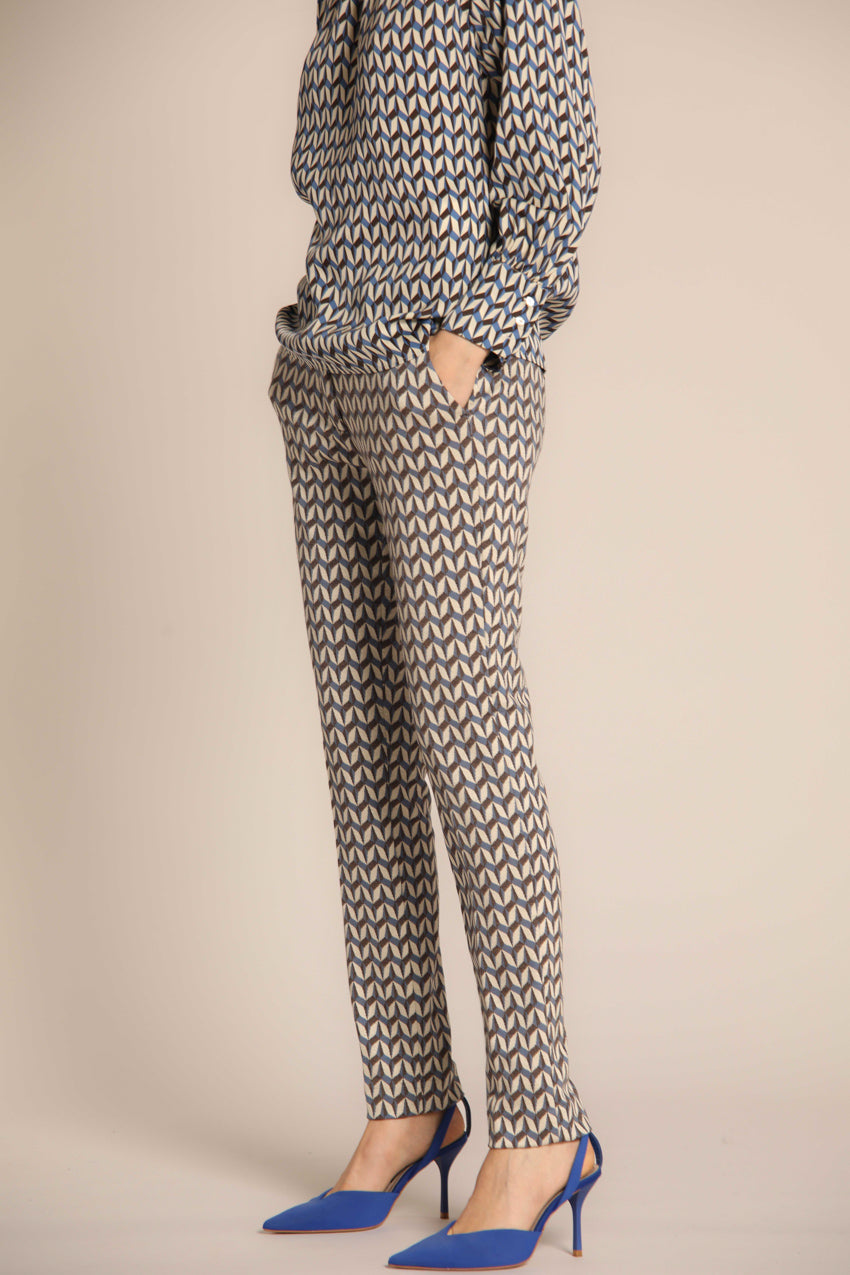 immagine 4 di pantalone chino donna, modello New York Slim, di colore blu navy con pattern geometrico, fit slim di Mason's