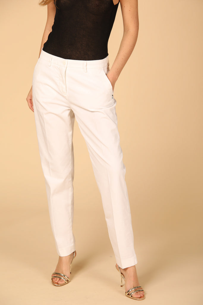 immagine 1 di pantalone chino donna modello New York bianco fit regular