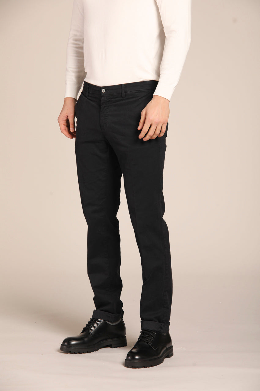 immagine 2 di pantalone chino uomo modello New York, di colore antracite fit regular di mason's