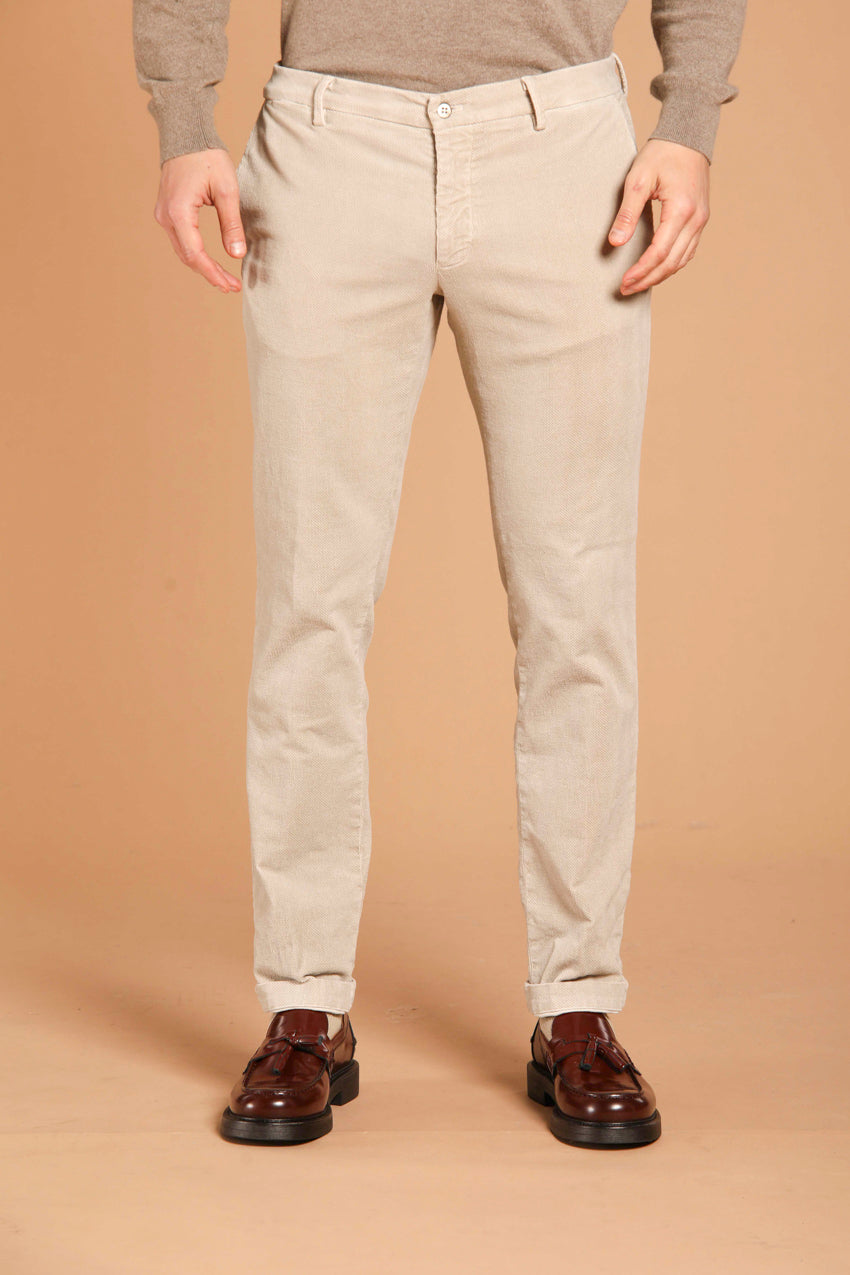 immagine 1 di pantalone chino uomo modello New York, di colore ghiaccio, fit regular di mason's