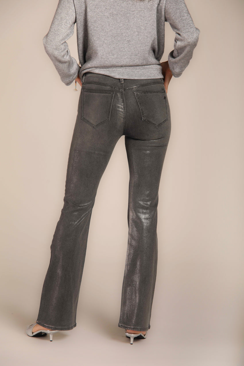 immagine 4 di pantalone denim donna, modello Olivia Flare, 5 tasche in nero, fit slim di mason's