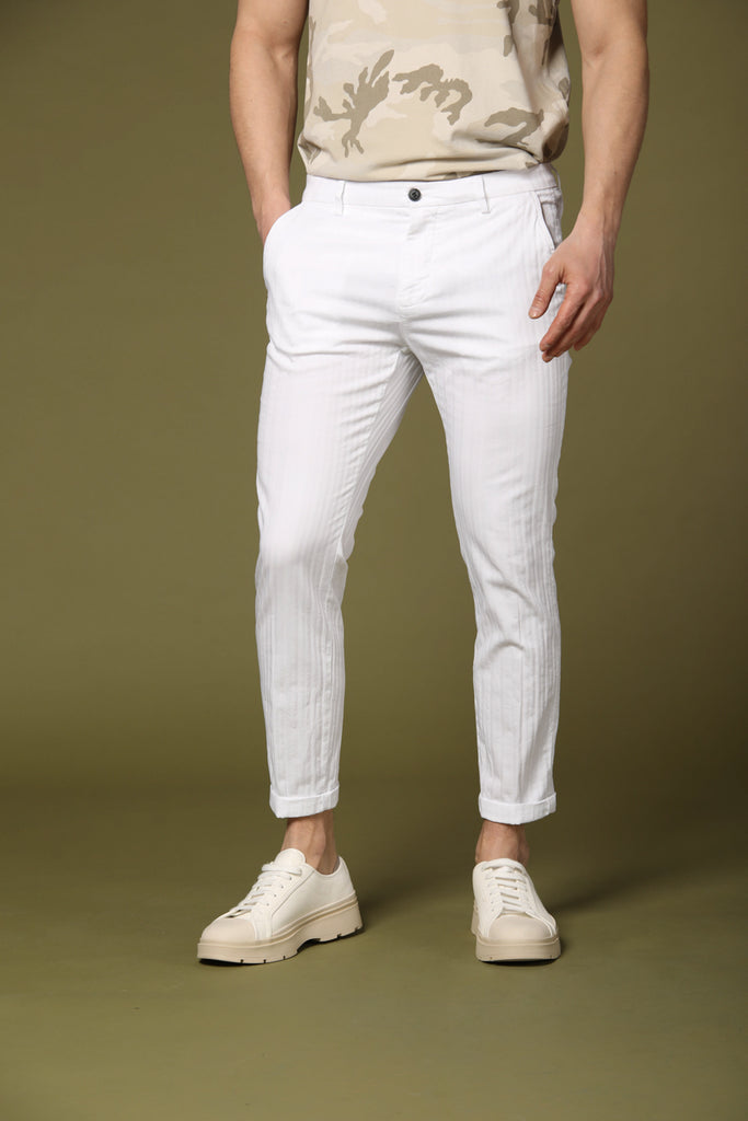 immagine 1 di pantalone chino uomo modello Osaka Style, bianco fit carrot di Mason's