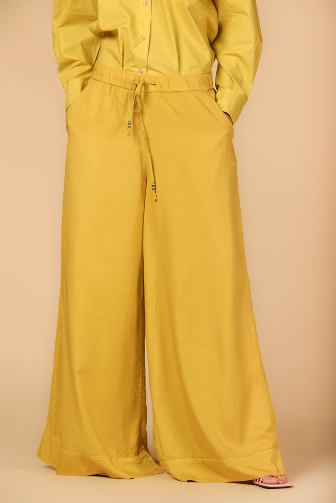 immagine 1 di pantalone chino donna modello Portofino in giallo relaxed fit di Mason's