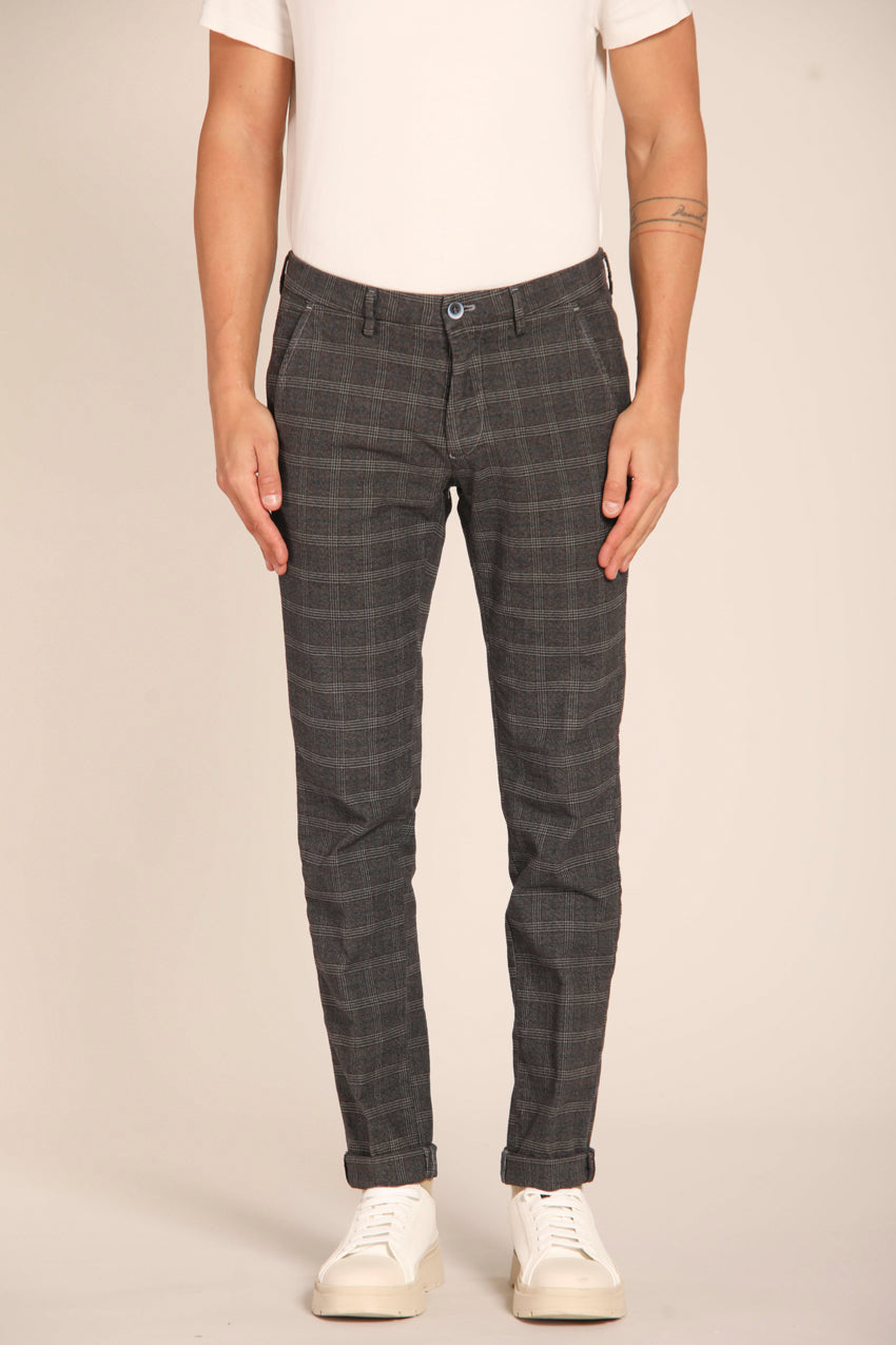 immagine 1 di pantalone chino uomo modello Torino Style, di colore celeste, slim fit di Mason's