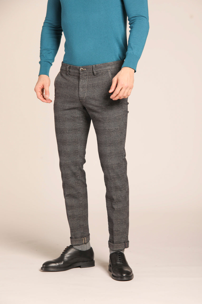 immagine 1 di pantalone chino uomo modello Torino Style con pattern galles sfumato, di colore kaki, slim fit di Mason's