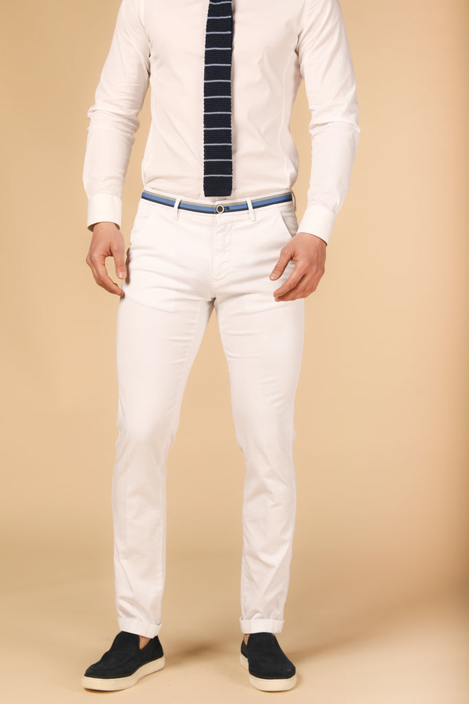 immagine 1 di pantalone chino uomo modello Torino Summer in bianco slim fit di Mason's