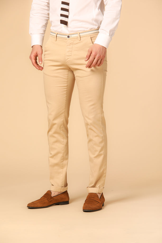 immagine 1 di pantalone chino uomo modello Torino Summer color kaki scuro fit slim di Mason's