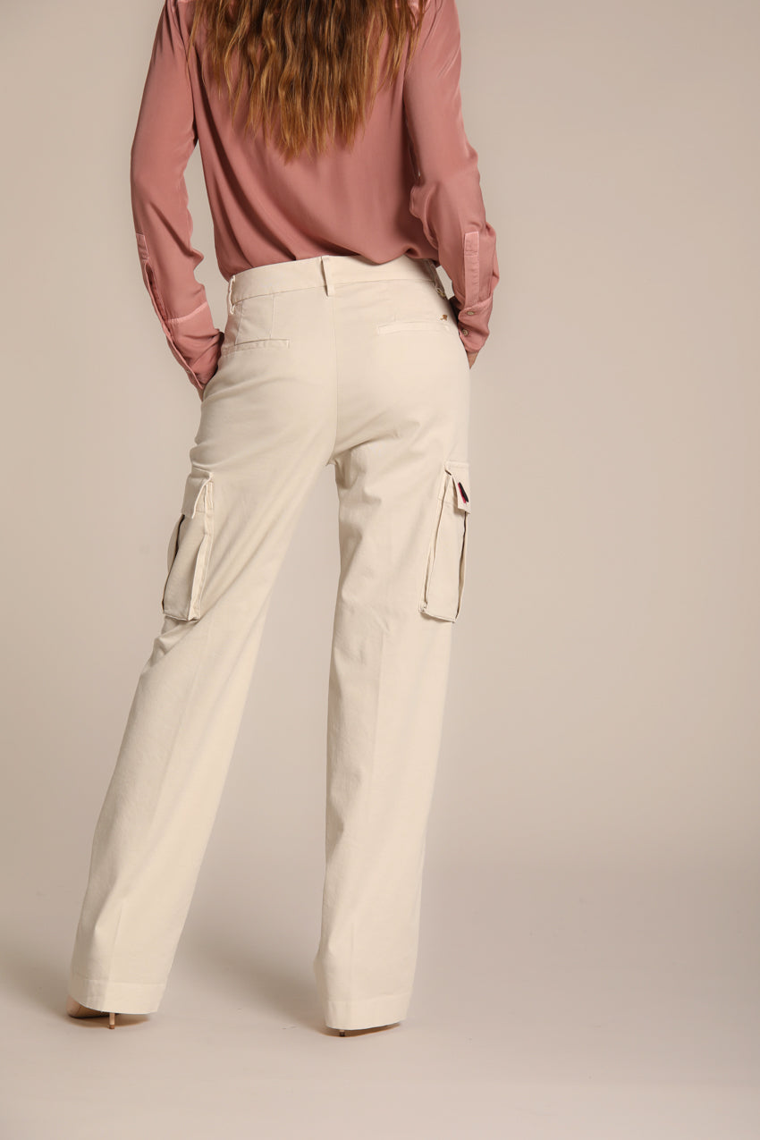 immagine 4 di pantalone cargo donna, modello Victoria di colore stucco, fit straight di mason's