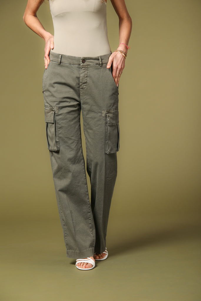 immagine 1 di pantalone cargo donna modello Victoria in verde militare fit straight di Mason's