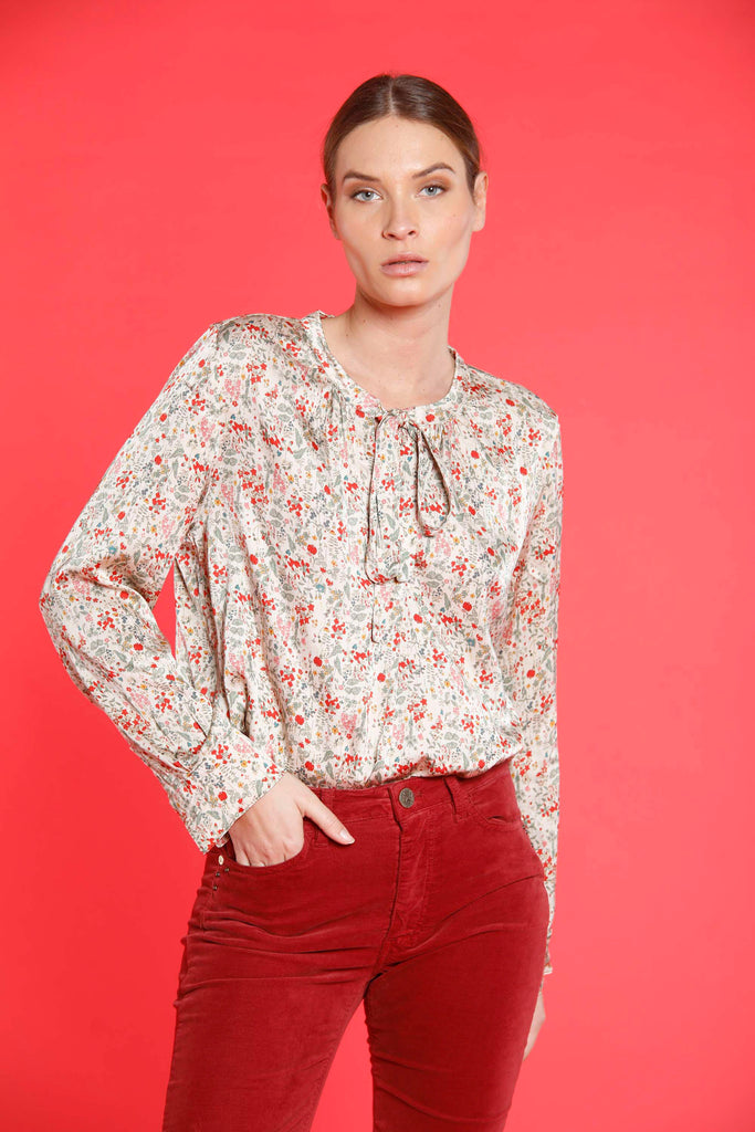 Immagine 1 di camicia donna in viscosa color ghiaccio con pattern fiori e nastro modello Adele Bow di Mason's