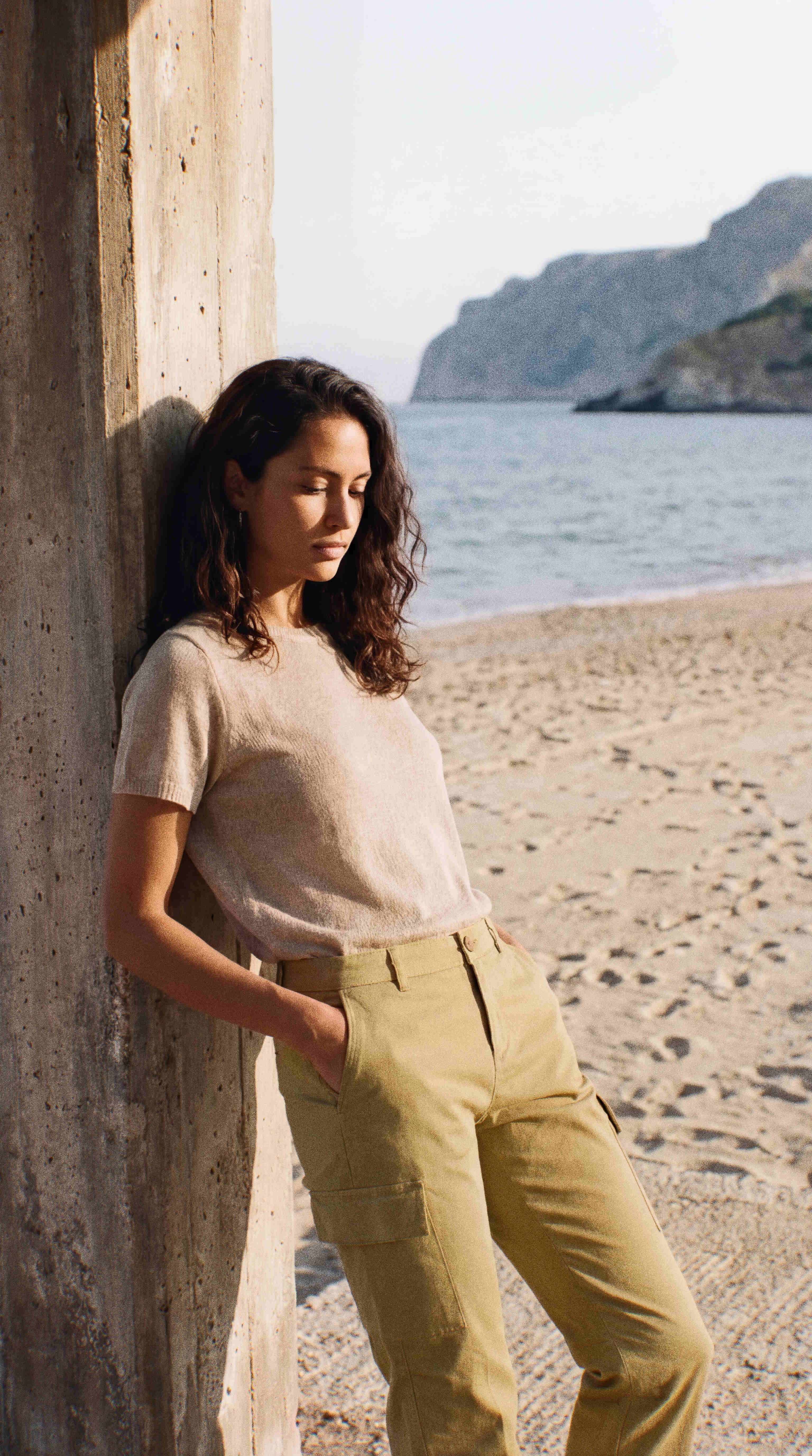 Chile City pantalón cargo mujer en gabardina stretch slim fit