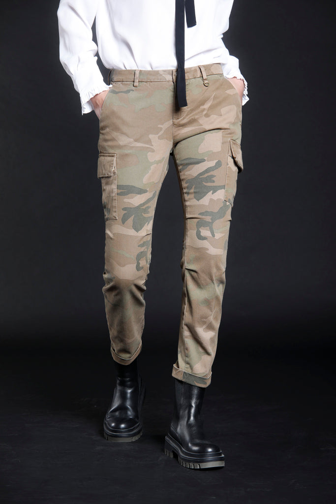 Chile City pantalone cargo donna in twill con pattern camouflage curvy