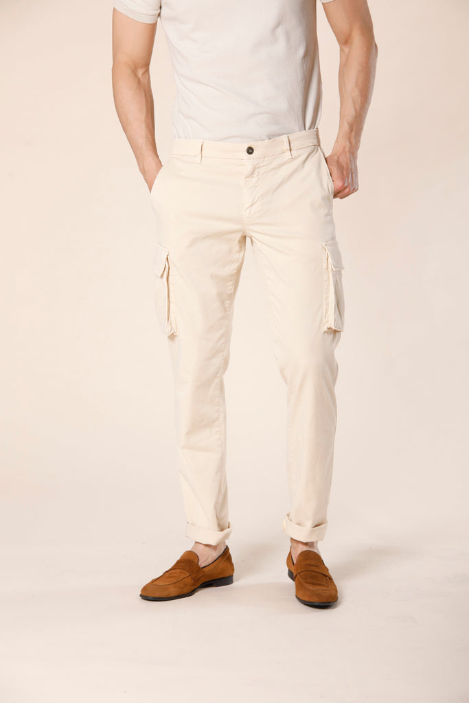 immagine 1 di pantalone cargo uomo in tencel e cotone modello Chile City colore stucco scuro di Mason's