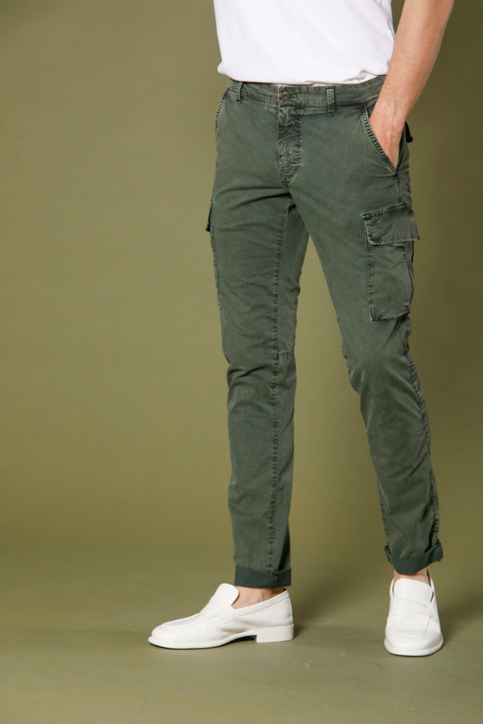 immagine 1 di pantalone cargo uomo in cotone stretch icon washing modello Chile colore verde extra slim di mason's 
