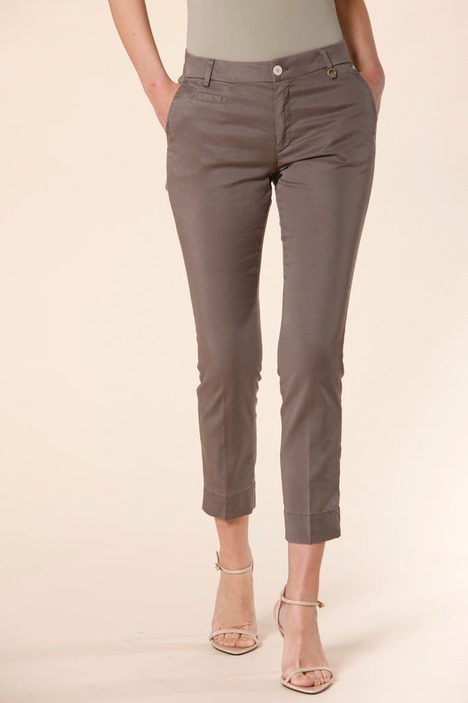 immagine 1 di pantalone chino capri donna in cotone stretch modello jaqueline curvie colore marroncino curvy fit di Mason's