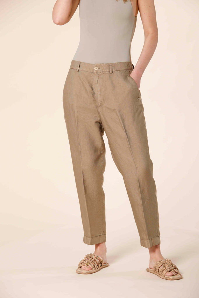 Immagine 1 di pantalone chino jogger donna in stuoia di tencel e lino color tortora modello Linda Summer di Mason's