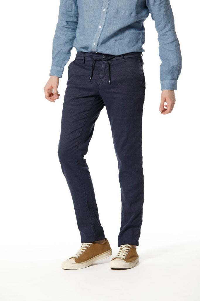 Immagine 1 di pantalone chino jogger uomo in lino e cotone blu navy modello Milano Jogger di Mason's