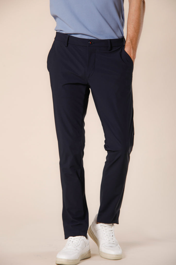Immagine 1 di pantalone chino jogger uomo in jersey super tecnico blu navy modello Milano Style Dynamic di Mason's