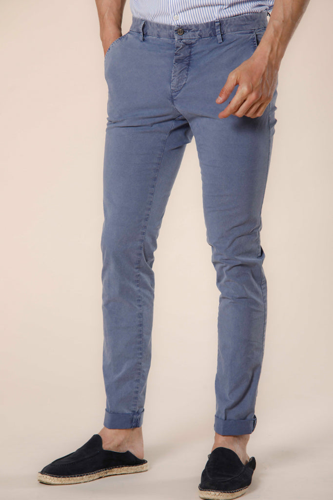 Immagine 1 di pantalone chino uomo in twill stretch azzurro modello Milano Style Essential di Mason's