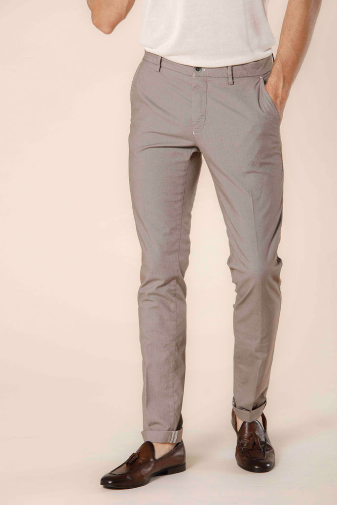 Immagine 1 di pantalone chino uomo in cotone color stucco con trama occhio di pernice modello Milano Style di Mason's