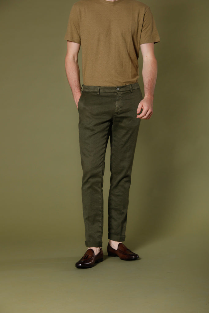 Immagine 1 di pantalone chino uomo in lino e twill di cotone verde modello New York di Mason's