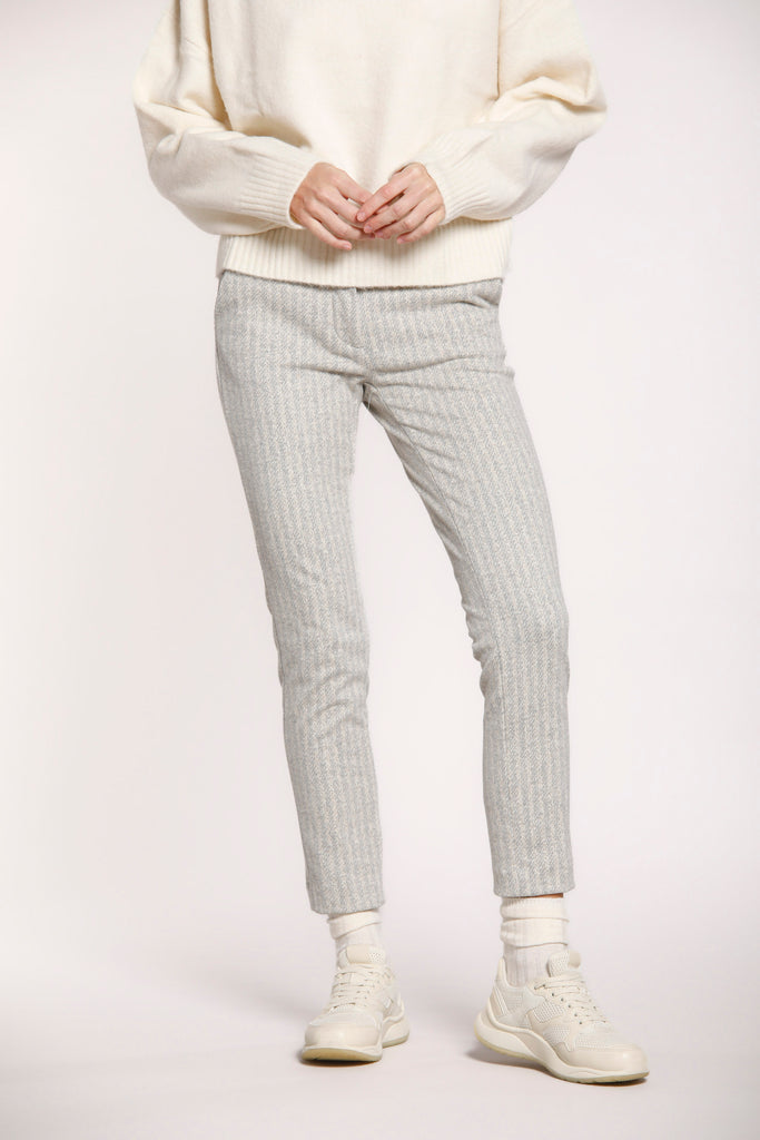 Immagine 2 di pantalone chino donna in jersey, pattern resca, colore grigio chiaro, modello New York Slim di Mason's