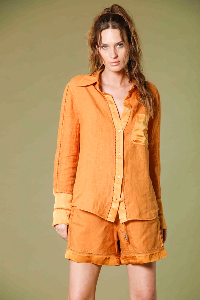 immagine 1 di camicia da donna a maniche lunghe in lino modello Nicole Patch colore arancio di mason's 