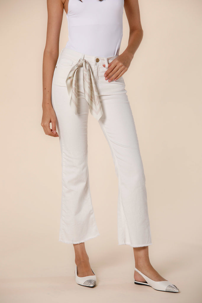 Immagine 1 di pantalone 5 tasche donna in denim bianco latte con fondo a trombetta modello Olivia di Mason's