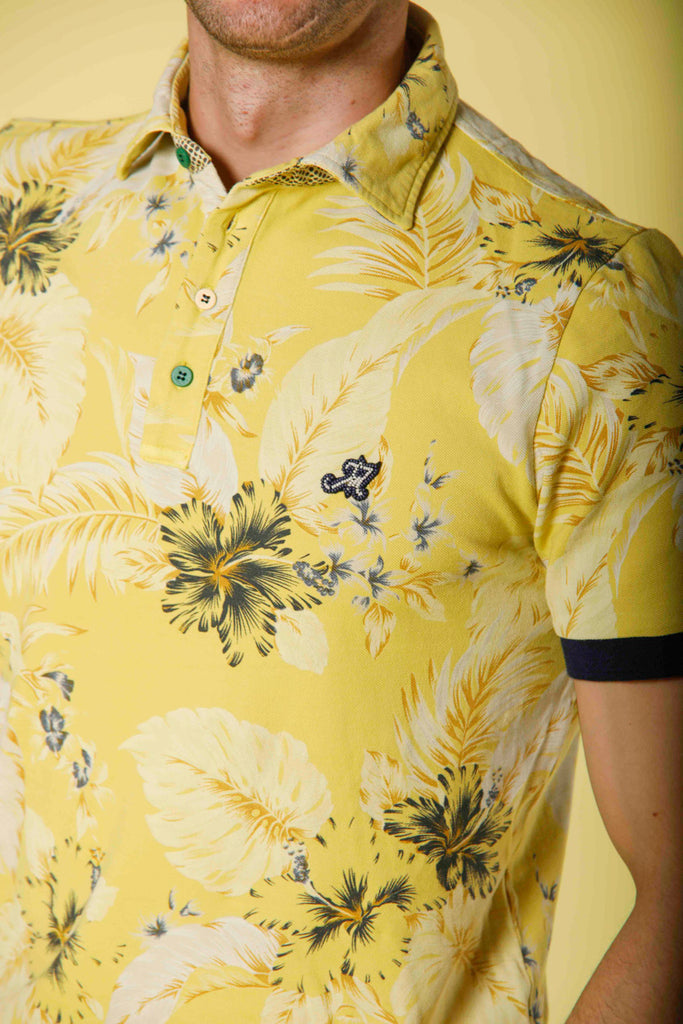 immagine 1 di polo uomo in piquet con stampa fiori modello Print colore giallo di Mason's 