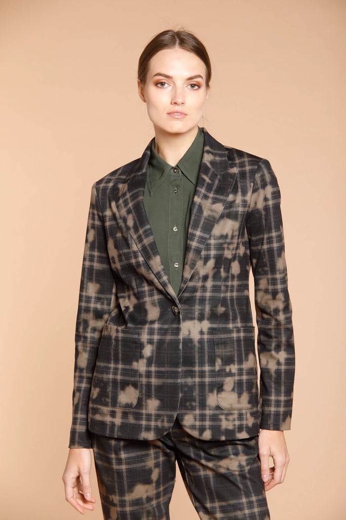 Immagine 1 di blazer da donna in jersey marrone con pattern quadro e camouflage modello Theresa di Mason's