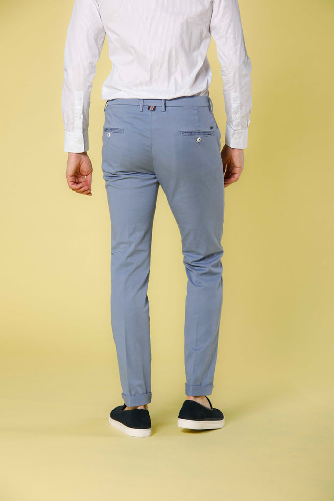 Immagine 5 di pantalone chino uomo in twill di cotone e tencel colore azzurro modello Torino Summer Color di Mason's