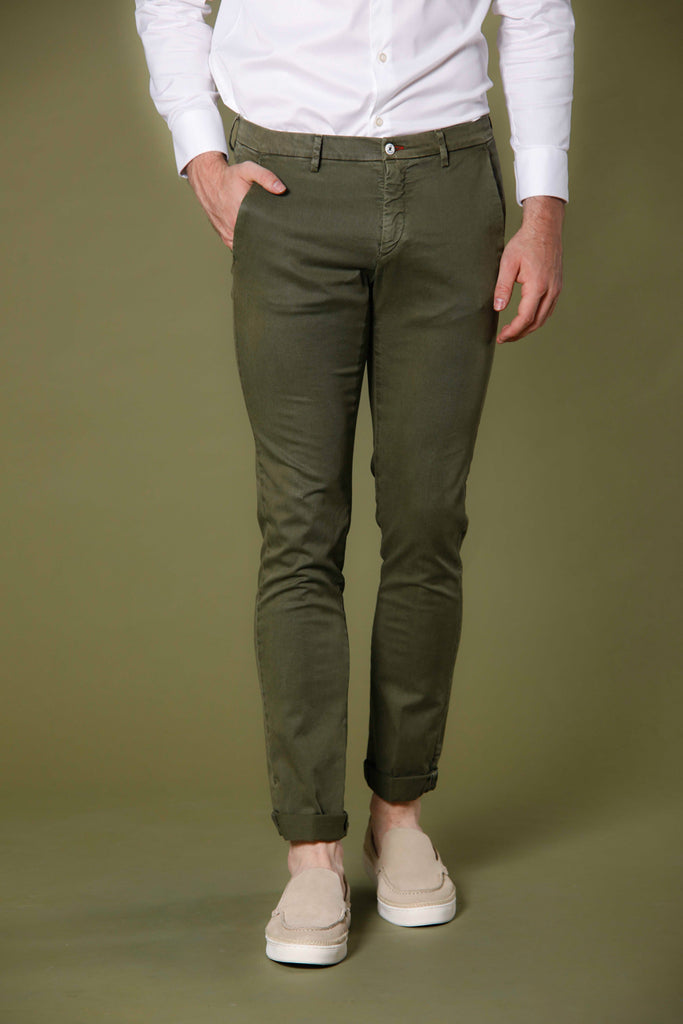 Immagine 1 di pantalone chino uomo in twill di cotone e tencel verde modello Torino Summer Color di Mason's