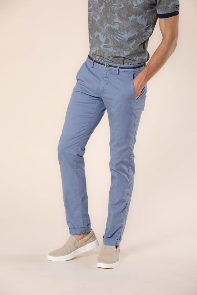 Immagine 1 di pantalone chino uomo in cotone e tencel azzurro con nastri slim fit modello Torino Summer di Mason's