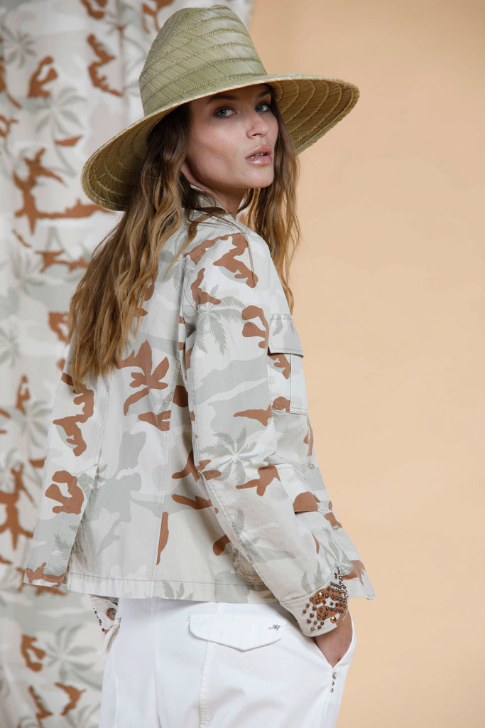 Karen field jacket da donna in cotone stampa camouflage con borchie