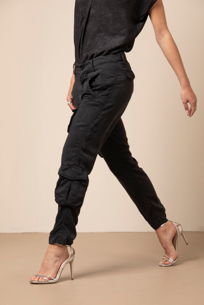 Asia Snake pantalone cargo donna in tencel con borchie relaxed