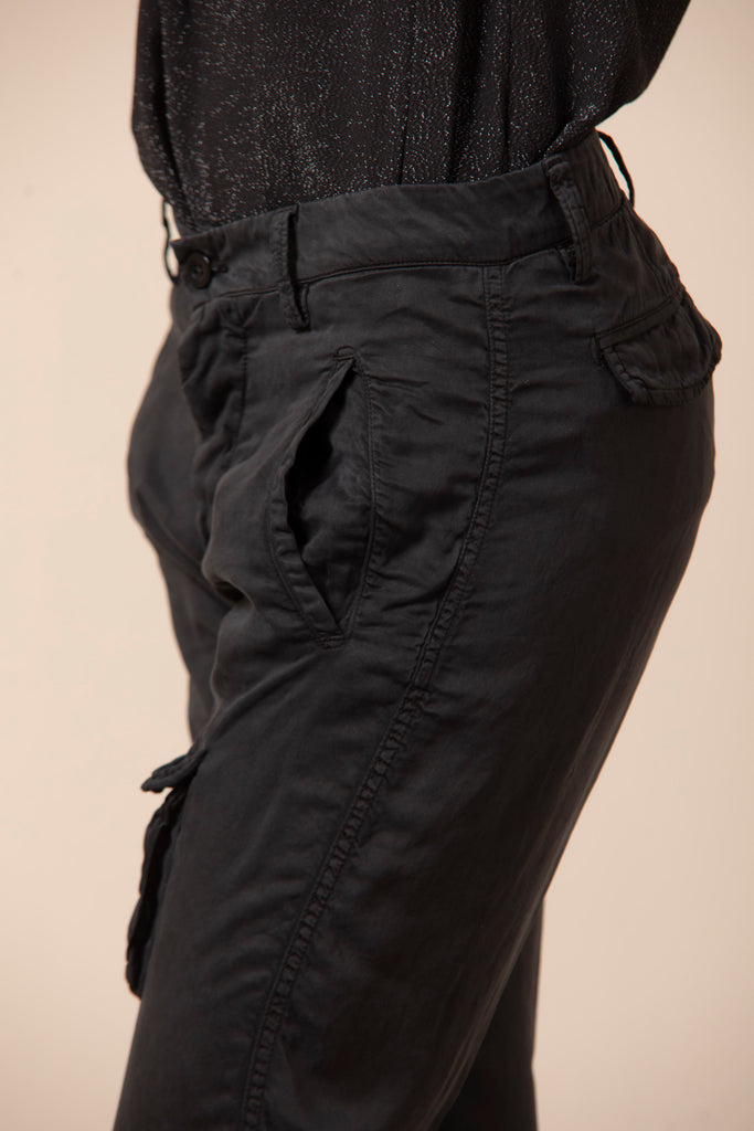 Asia Snake pantalone cargo donna in tencel con borchie relaxed